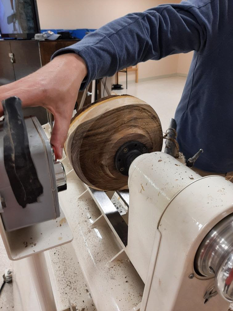 Turning a Bowl Without a 4-Jaw Chuck